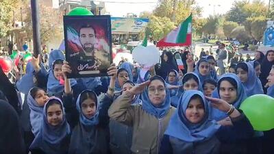  نمایی از گرامیداشت یوم الله ۱۳ آبان و احترام به شهید محمد سهرابی در نهاوند + عکس و فیلم