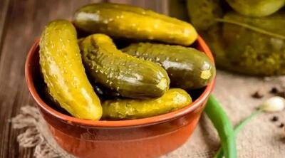  خیارشور فله‌ ای مصرف می‌ کنید؟ مراقب این سم سفید باشید!