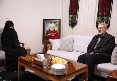  لاریجانی با خانواده‌ شهید کاظمی دیدار کرد