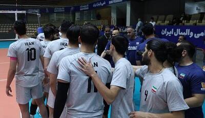  ملی‌پوشان والیبال با بازوبند مشکی وارد زمین می‌شوند