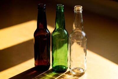  چرا بطری‌ ماءالشعیر سبز یا قهوه‌ای است؟