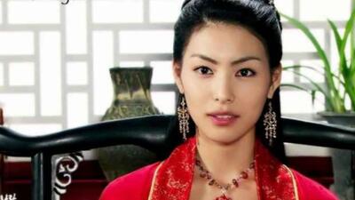  تاریخ وبگردی | چهره بانو جیلی سریال سرزمین بادها 