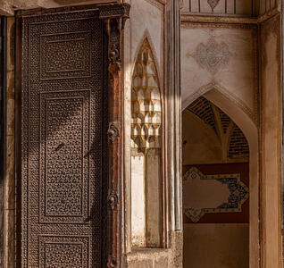  عظمت و زیبایی این در مدرسه را هیچ‌ کجای دنیا پیدا نمی‌کنید - چیدانه