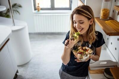  9 غذای شگفت‌انگیز که مغز شما را جوان و سالم نگه می‌دارند