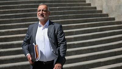  فیلم/ پاسخ زاکانی شهردار تهران به خبرنگاران در حیاط دولت