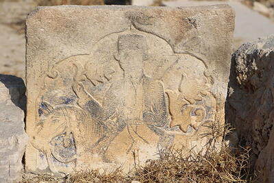  جویندگان گنج گورستان قاجاری را زیر و رو کرده‌اند