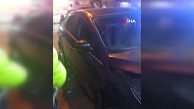  لحظه خارج شدن کنترل خودرو از دست راننده و ورود به فروشگاه!