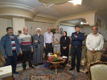 تندیس‌هایی مردمی در دستان قهرمانانی گمنام - کلبه سرگرمی