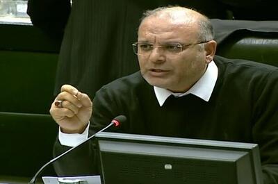  واکنش نماینده دورود به جنجال کوچک‌زاده در مجلس: امروز مردم به دنبال نان هستند، دیگر دعوای زرگری جواب نمی‌دهد