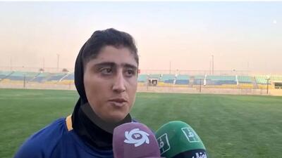  این دختر استقلالی لج پرسپولیسی ها را درآورد! (عکس)
