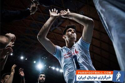  صابر کاظمی در ورزشگاه آزادی بین هواداران استقلال