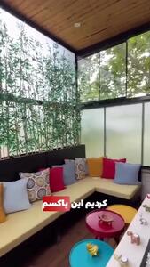  فیلم/ نگاهی به دکوراسیون منزل اشرافی سپند امیرسلیمانی که بالکنش قشنگ برا خودش یه پا بهشته؛ ترکیب رنگهای شاد؛ گلهای کافی‌شاپی و باربیکیویی که تموم ماجراست