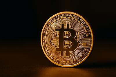  تکرار الگوی نزولی بیت کوین برای سومین بار؛ هشدار اصلاح بزرگ در بازار رمزارزها - سرمایه و بورس