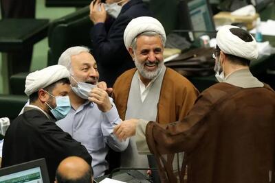  عکسی از رفتار عجیب مجتبی ذوالنوری در مجلس که ایسنا منتشر کرد!