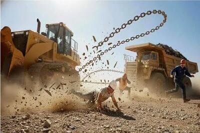  جا به جایی جانکاه؛ اپراتور بیل مکانیکی با کاری که توانش نبود فاجعه بار آورد