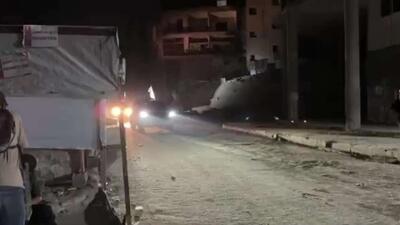  گردان‌های القسام، شاخه نظامی جنبش حماس، جسد یک اسیر اسرائیلی را در شهر غزه تحویل می‌دهند