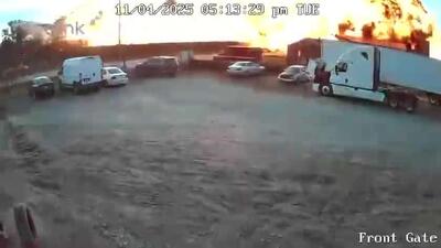  یک هواپیمای باری بوئینگ شرکت UPS اندکی پس از برخاستن از فرودگاه لوییویل در ایالات متحده سقوط کرد و به ساختمان‌ها و مخازن سوخت برخورد کرد