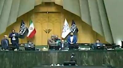  کوچک‌زاده این گونه مجلس را به هم ریخت