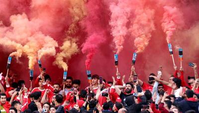 آتش سوزی و بی‌نظمی هواداران کار دست استقلال و تراکتور داد؛ جریمه سنگین AFC