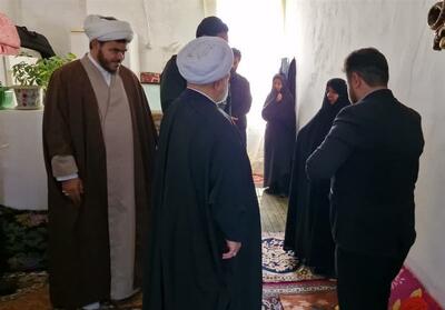  دیدار مشاور استاندار آذربایجان‌ غربی با خانواده شهید علیرضا ولی‌زاده - تسنیم