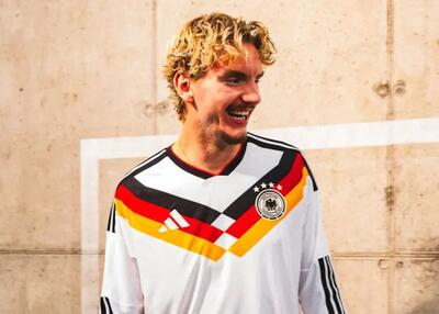  پیراهن جدید آلمان: طرح افسانه‌ای 1990 (عکس)