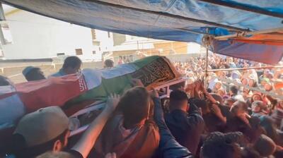  تشییع صابر کاظمی والیبالیست فقید تیم ملی از خانه پدری در روستای قانقرمه آق‌قلا گلستان (فیلم)