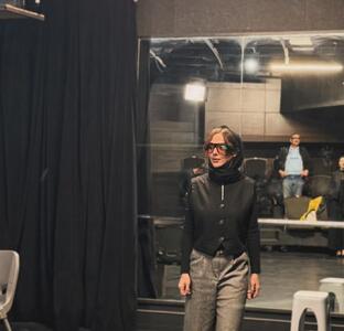  عکس/ تیپ گنگ یاسمن لحظه گرگ‎‌ومیش با لباس‌های برند چند میلیونی | اقتصاد24