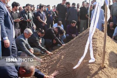  عکس/ تصاویر تلخ از مراسم تشییع پیکر صابر کاظمی | اقتصاد24