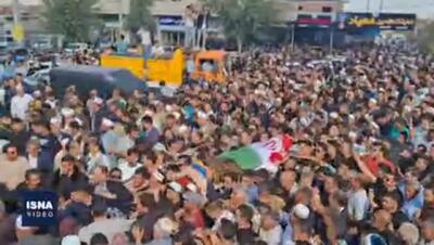  همه بودند به جز صابر کاظمی؛ تصاویری دردناک از لحظات تشییع پیکر او