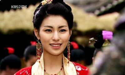  عکس| سفر زمان؛ چهرۀ «بانو جیلی، زن موهیول» در ۱۸ سالگی در اولین سریالش