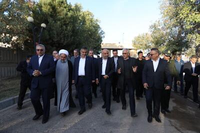  وزیر کار وارد زرندیه شد