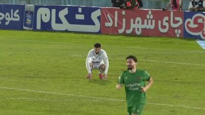  جنجالی/ دروازه بان شمس آذر پنالتی مهدی عبدی مهاجم ملوان را در دقیقه ۱۱۴ مهار کرد