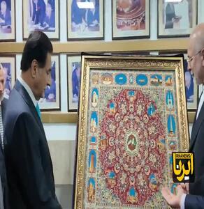  هدیه نفیس قالیباف به رئیس مجلس پاکستان