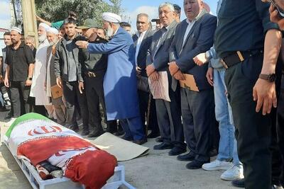  ببینید | اقامه نماز بر پیکر صابر کاظمی در زادگاهش - کلبه سرگرمی