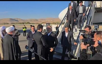  استقبال مسئولان کردستان از رئیس‌جمهور در فرودگاه سنندج