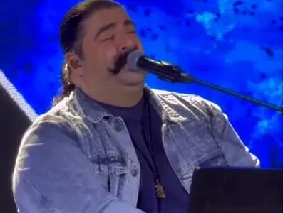  آواز احساسی؛ بهنام بانی ای رویام تو کنسرت میخونه همزمان خارجیشم ترجمه میشه چه عجیبه