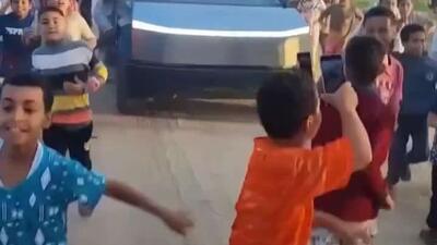  یک نامزد انتخابات پارلمانی مصر با حضور در خودروی تسلا در جریان مبارزات انتخاباتی جنجال به پا کرد