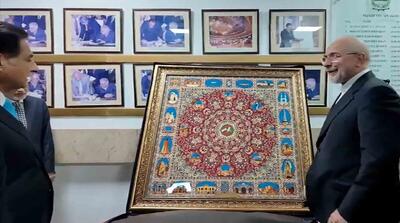  هدیه نفیس قالیباف به رئیس مجلس پاکستان