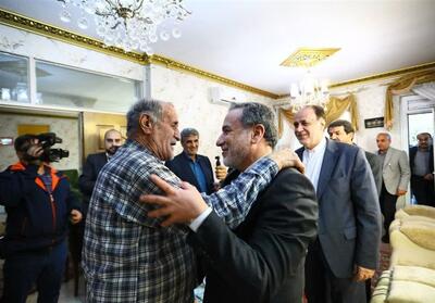  دیدار وزیر امور خارجه با خانواده شهیدان حاجی‌بابایی در همدان  تصویر - تسنیم