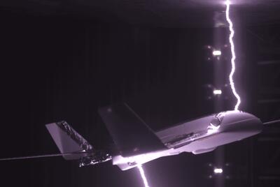  طراحی ابزاری نوین برای پیش‌بینی برخورد صاعقه با هواپیماها + ویدیو