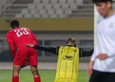  مهاجم سپاهان به زانو در آمد (عکس)