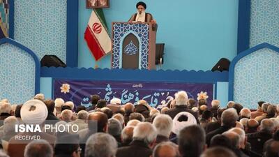  امام جمعه کرج: ملت ایران از آرمان‌های خود کوتاه نمی‌آید