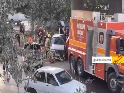  فیلم| نجات شگفت‌انگیز راننده پراید از دل آهن‌پاره‌ها در مشهد