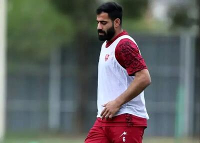  رقص معروف حسین کنعانی مقابل هواداران پرسپولیس/ ویدئو