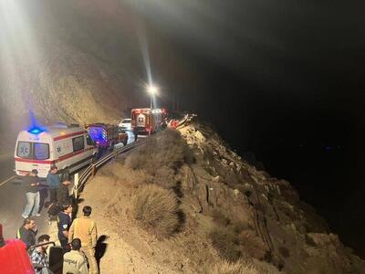  نجات معجزه‌آسای راکب موتورسیکلت در پی سقوط به دره
