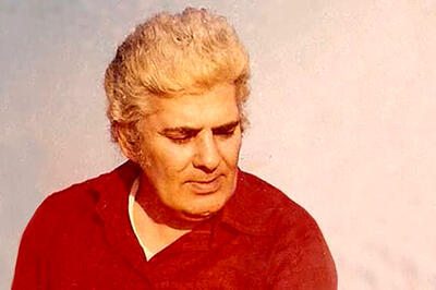  روزگاری که شاعر بزرگ ایران، تراکتور می‌راند!