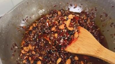  طرز تهیه سس چیلی تند با قارچ و بادام زمینی در منزل!