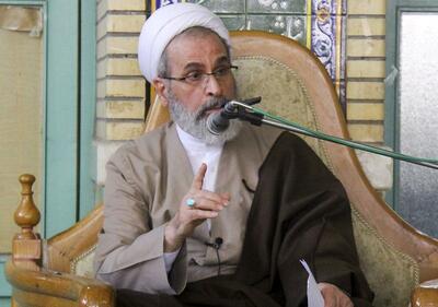  امام جمعه قم : با خشکسالی مواجه هستیم، باید توبه کنیم / مع الاسف برخی افراد از رشد گناه و بی عفتی در جامعه احساس آزردگی نمی‌کنند