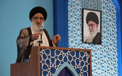  امام جمعه کرج: نباید با رفتار‌های هیجانی و بدون سند در فضای مجازی آبروی افراد را خدشه‌دار کرد / افشاگری بدون حکم قطعی خود نوعی خطا و جرم است