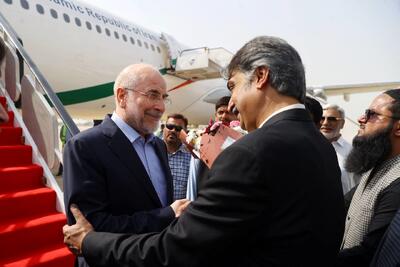  استقبال از قالیباف در بدو ورود به فرودگاه کراچی